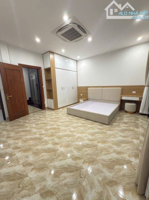 Bán nhà 5 tầng thang máy mặt ngõ phố Thụy Khuê, Tây Hồ, ô tô lùi cửa, ngõ nông, 40m, 11.5
