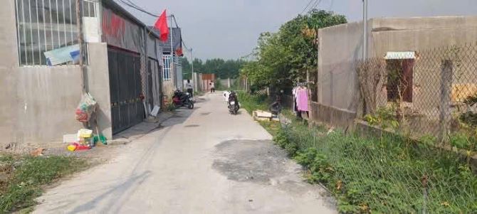 Hót Hót hàng nóng  cạnh UBND Bình Lợi em có 4 lô 5x32m