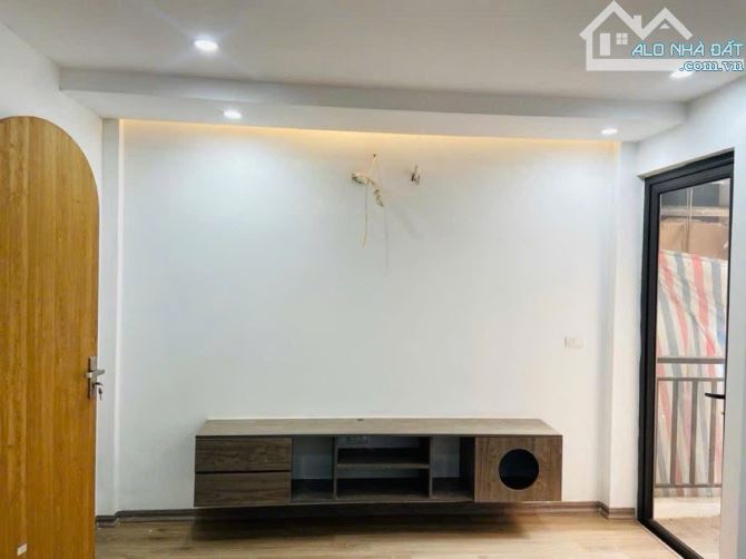 BÁN NHÀ TRỌ TRIỀU KHÚC , 6 TẦNG THANG MÁY , DOANH THU 560TR/NĂM. GIÁ CHỈ HƠN 9 TỶ.
