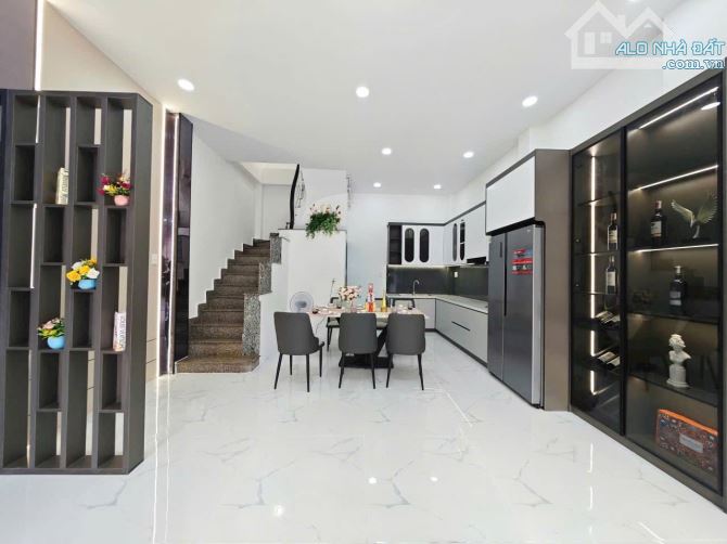🔥🏡 BÁN GẤP TRONG THÁNG ĐỂ ĐỊNH CƯ NƯỚC NGOÀI - ĐINH TIÊN HOÀNG - 40M² - 5 TẦNG 🔥