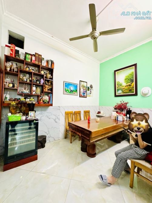 NHÀ VÕ THỊ SÁU- Ô TÔ CHẠY VÒNG QUANH- 48M- NHỈNH 6 TỶ- SÂN RIÊNG SIÊU RỘNG- KINH DOANH TỐT