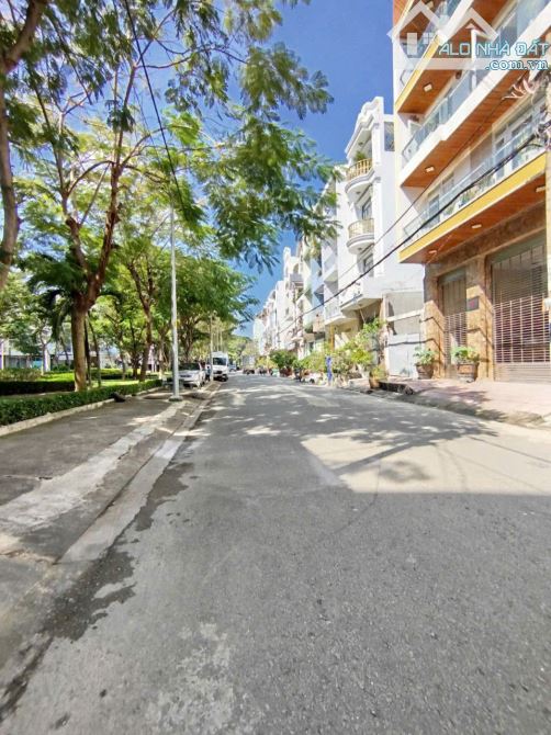 THƯỢNG HẠNG ! CHỈ CÒN 1 CĂN MT ĐƯỜNG SỐ 64 P10 Q6, VIEW CÔNG VIÊN (4X18) CHỈ 11,2 TỶ