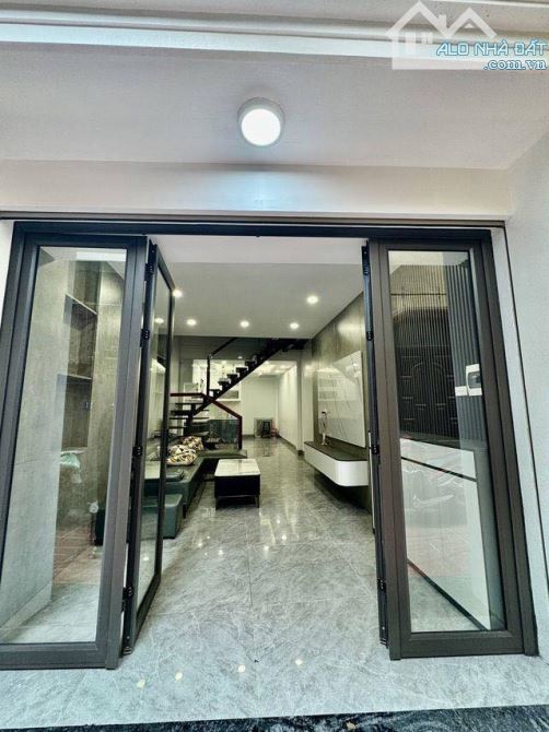 CẦN BÁN NÀ PHỐ CỔ LINH 42M2 4T DÂN XÂY CẠNH AEON LONG BIÊN, GẦN Ô TÔ 8.X TỶ