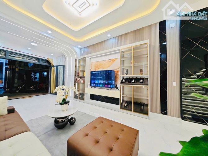 Giảm Sốc – Nhà Hẻm Xe Hơi, 4 Tầng Sư Vạn Hạnh, Q10 – Giá Chỉ 15 Tỷ!