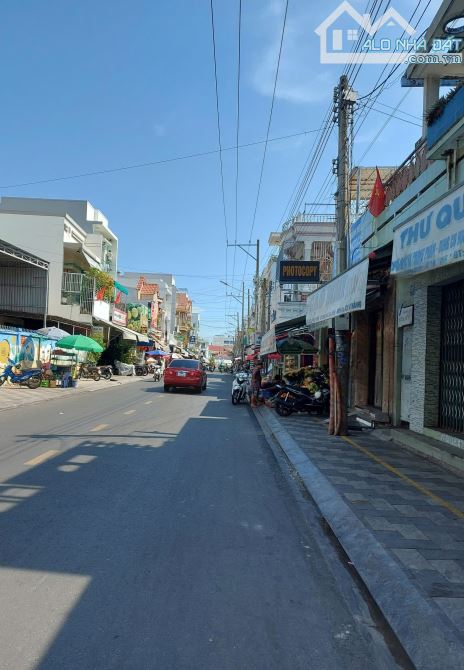 Cần bán 300m2 đất có sẵn nhà cấp 4 còn mới lô 2 đường Đặng Văn Lãnh - Phan Thiết ô tô tận