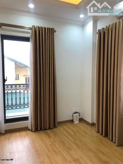 Bán nhà Hoàn Kiếm - Hà Nội: Mặt phố, vỉa hè 2 bên, ô tô 2 chiều, kinh doanh đắc địa.