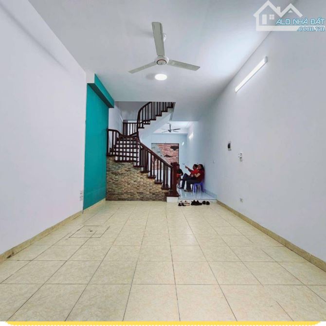 BÁN NHÀ MỚI 50M 5 TẦNG LẠC LONG QUÂN - SỔ VUÔNG - Ô TÔ ĐỖ CỬA