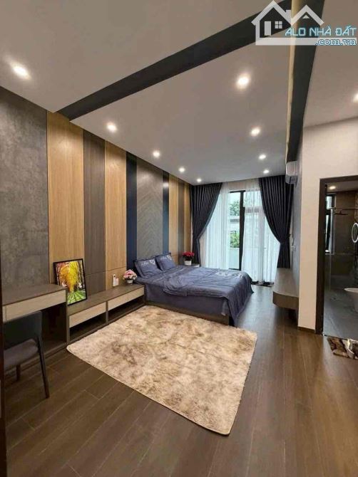Cc cần bán gấp nhà 3 tầng MT KD VIP đường Hoà Mình 14, giá chỉ nhỉnh 5 tỷ.