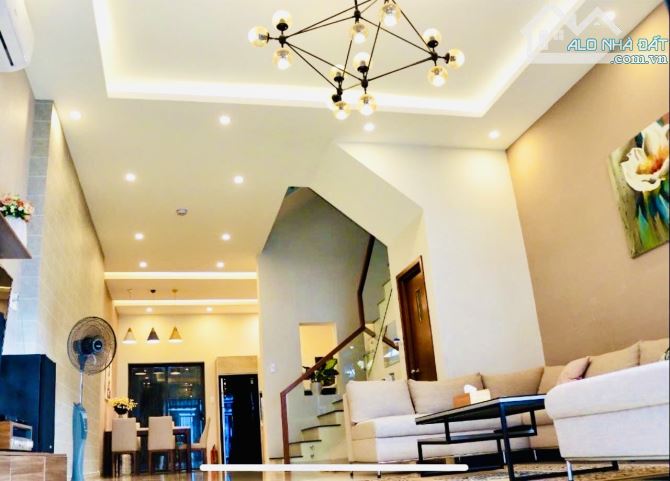 BÁN ĐẤT TẶNG NHÀ - MỸ AN - NGŨ HÀNH SƠN - KIỆT Ô TÔ TRÁNH - 102 M2 - 9,X TỶ