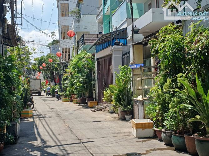 Chỉ hơn 2 tỷ nhà 2 tầng DT 40m2 ngay Nguyễn Văn Quá Q12 gần nhà hàng Đông Phương