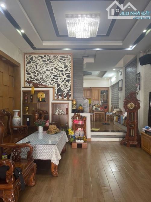NHÀ TRUNG TÂM QUẬN 10 – HẺM XE HƠI NGỦ TRONG NHÀ – NHÀ MỚI Ở NGAY - NỞ HẬU - NHỈNH 8 TỶ