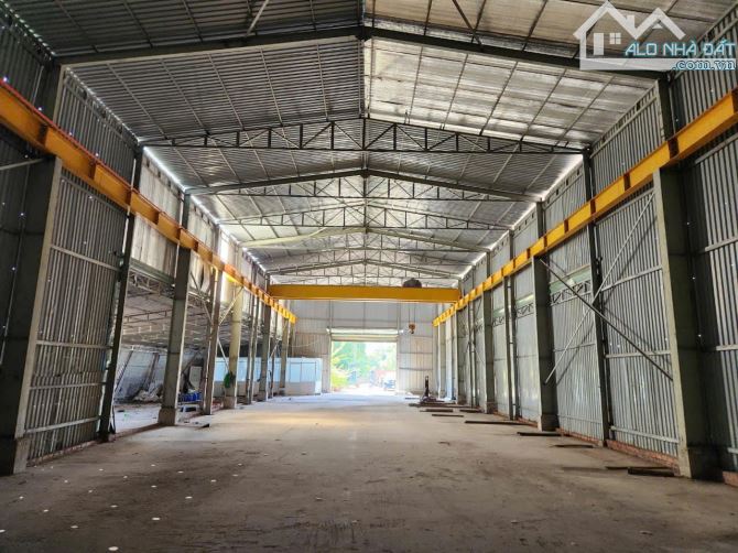 Cho thuê nhà xưởng 800m2 - Có Sẳn Cẩu 7,5 Tấn - Đường Xe Công