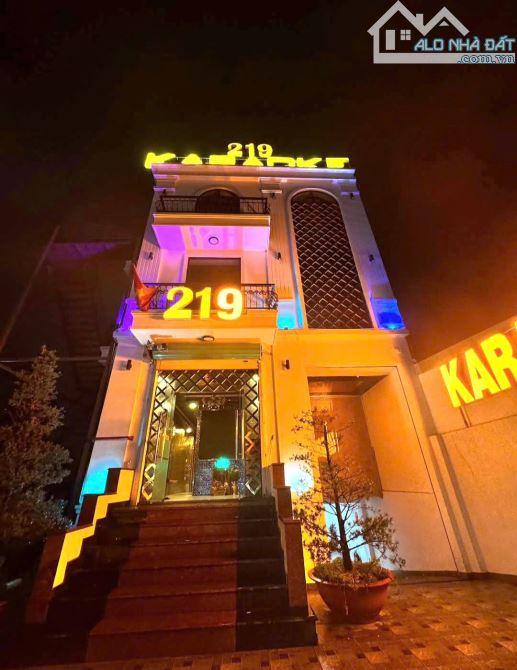TÒA KARAOKE, LÔ GÓC, DT 285M²(11.8x25M), DÒNG TIỀN 80TR/THÁNG, LINH XUÂN, TP. THỦ ĐỨC