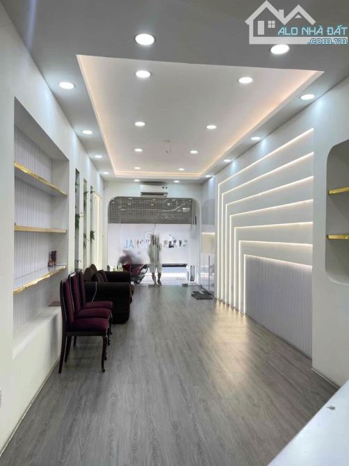Cho thuê nhà mặt tiền 73 Phạm Ngọc Thạch, P Võ Thị Sáu, Q3. Trệt, lửng, 3 lầu, ST chỉ 65tr
