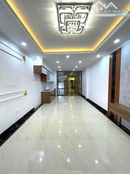 - Bán nhà đường Trần Cung, sát phố, nội thất xịn sò, 42m2, 9.3 tỷ.