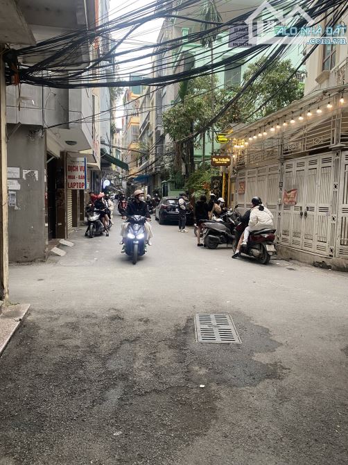 BÁN NHÀ CẦU GIẤY ĐẸP HƠP GIÁ TIỀN DT35M MT3,5M 5T NGÕ ĐẸP RÔNG DÃI CHỈ NHỈNH 7 TỶ