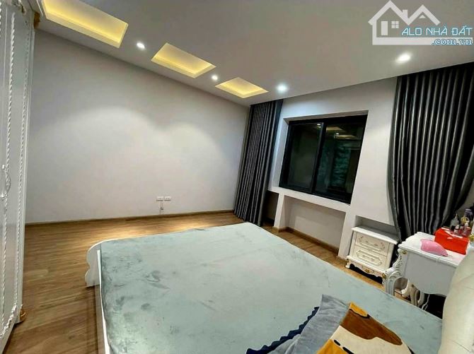 Bán nhà Bạch Mai 32m- 5 tầng - 3 ngủ-lô góc 2 thoáng full nội thất