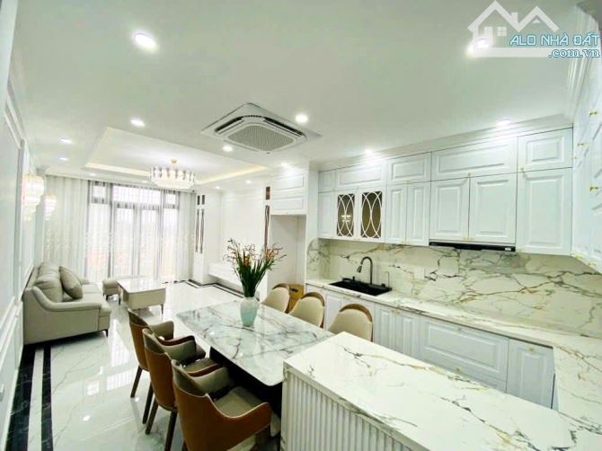GẦN 50M, NHÀ 5 TẦNG LẠC LONG QUÂN CẦN BÁN , THOÁNG TRƯỚC SAU, GẦN BÃI ĐỖ XE Ô Tô, 9.2 TỶ
