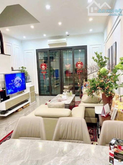 Bán nhà phố Đồng Cổ, Tây Hồ, 5m ra phố, đi bộ ta hồ, 47m2, 5 tầng, 6 ngủ, giá 11.3 tỷ
