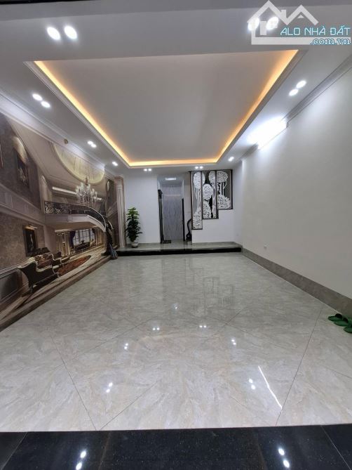 - Bán nhà đường Trần Cung, sát phố, nội thất xịn sò, 36m2, 8 tỷ.