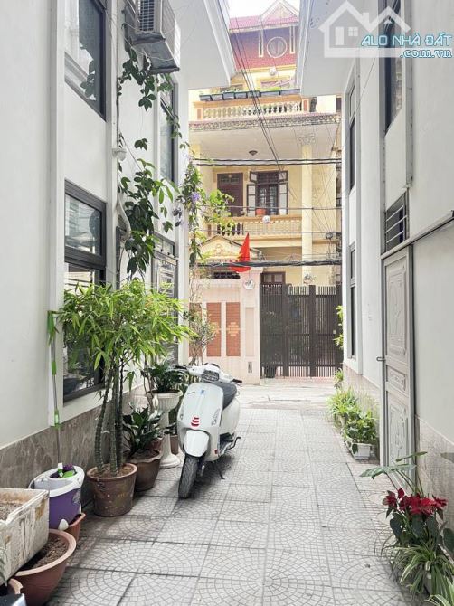 Bán Nhà Phố Bồ Đề 6 Tầng 31m2 Ô Tô Đỗ Cổng, Thông Phố Hồng Tiến Giá Chỉ Nhỉnh 7 Tỷ