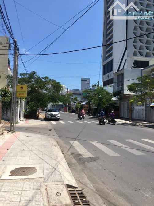 Bán lô đất đẹp 2 mặt đường Dương Hiến Quyền, Phó Đức Chính, ngang gần 8m giá tốt