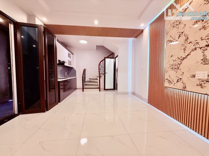 Bán nhà trung tâm đống đa fun nội thất đẹp hai thoáng trước sau