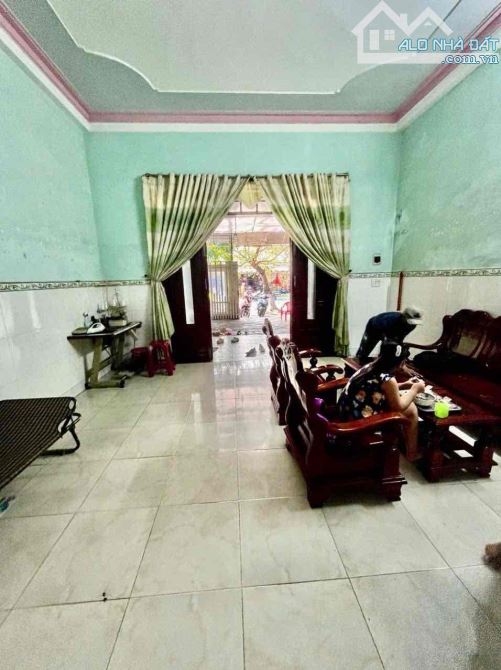 NHÀ 2 TẦNG SƠN TRÀ- MẶT TIỀN ĐƯỜNG 10m5 - ĐỐI DIỆN CHỢ - VỈA HÈ 5m - THUẬN TIỆN KINH DOANH