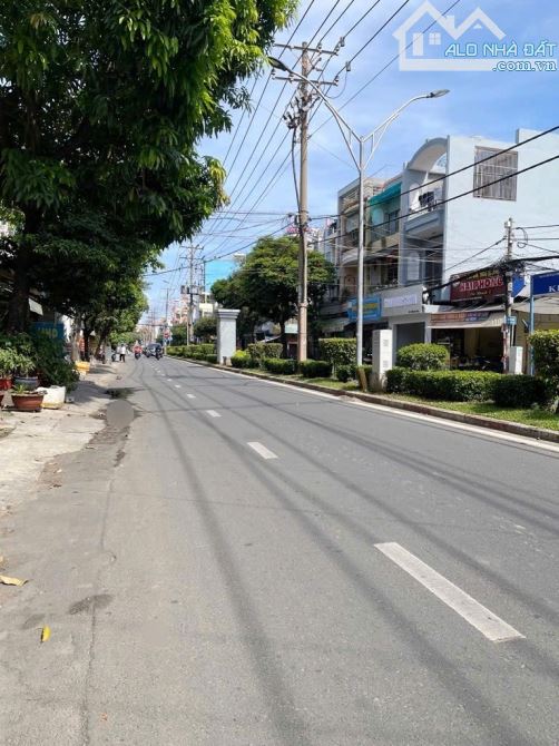 Nhà mặt tiền đường Nguyễn Cửu Đàm, 4.5 x 17m. Vị trí đẹp