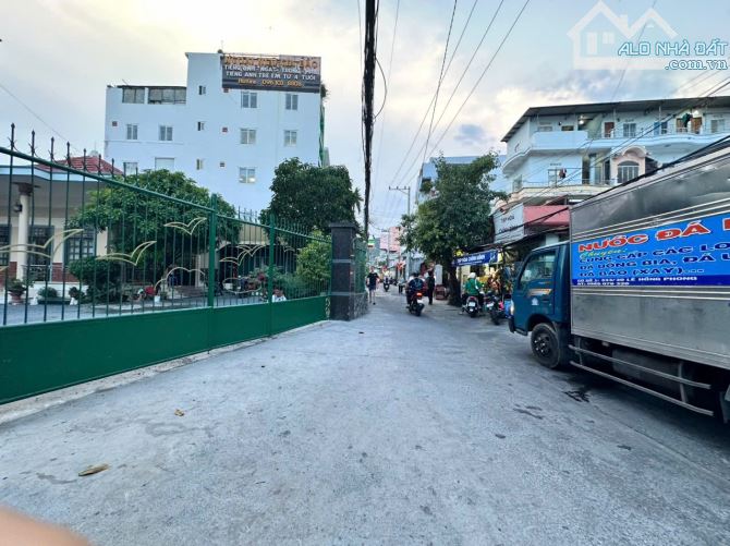 Nhân - Đất ngang 23m 2 mặt tiền Đoàn Trần Nghiệp gần bãi tắm biển