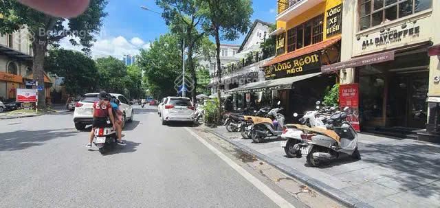 Chính chủ cần thanh khoản gấp, bán nhà khu phân lô Giảng Võ, 80m2, 5 tầng