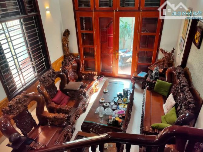Bán nhà Kim Giang 120m², 3 tầng, mặt tiền 8.4m, ngõ thông, ô tô đỗ cửa – Giá 16.8 tỷ