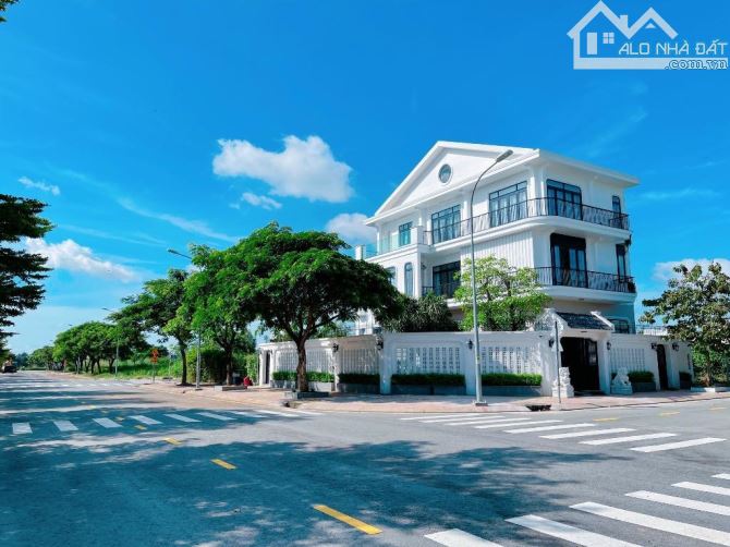 Đất đẹp 13.5x23 full thổ cư, mặt tiền đường 12m KDC Bộ CA Pham hữu Lầu Phước Kiển 21.3 tỷ