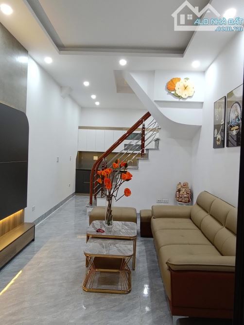 BÁN NHÀ TAM TRINH, MAI ĐỘNG. NHÀ ĐẸP. NGÕ THÔNG THẲNG TẮP. GẦN PHỐ. 4PN. TIỆN ÍCH Ở LUÔN.