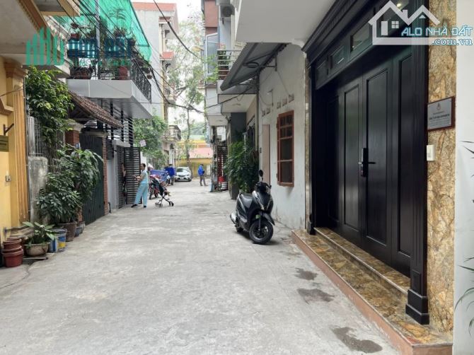 Cho thuê nhà cấp 4 Mai Dịch, 50m2, ô tô đỗ cửa, 10m ra phố, 7 tr/tháng