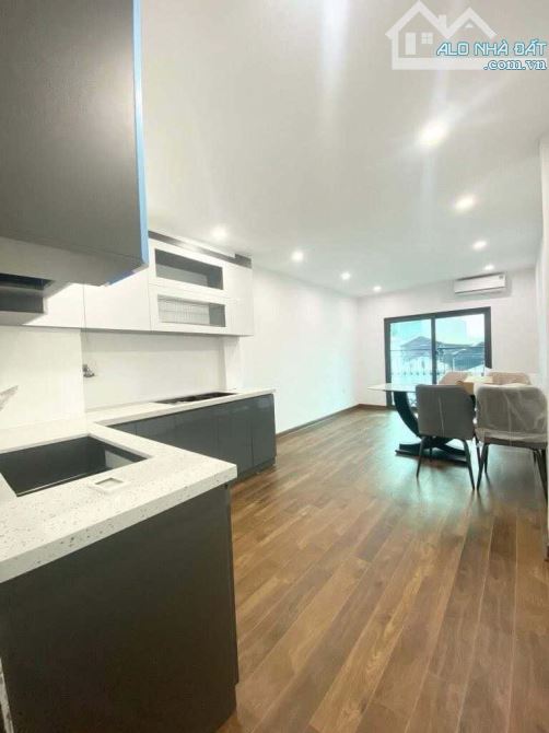 Bán nhà riêng gần bến xe Mỹ Đình - 30 m2 - 6 tầng - thang máy - lô góc 2 mặt thoáng