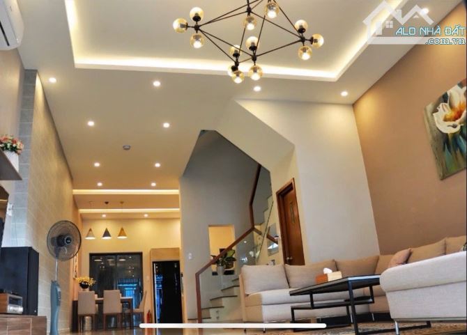 BÁN GẤP NHÀ 2 TẦNG SIÊU ĐẸP KHU PHỐ DU LỊCH DƯƠNG THỊ XUÂN QUÝ