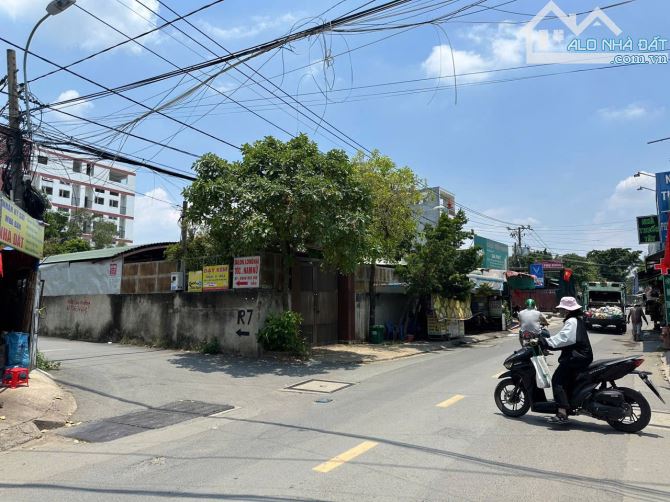 Bán nhà góc 2 mặt tiền đường 102 Tăng Nhơn Phú A. 5 x 18 = 90m2