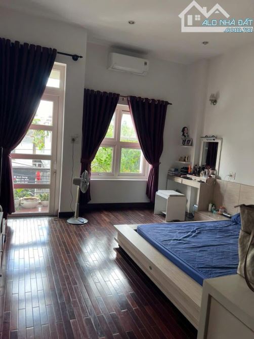 BÁN NHÀ 3 MÊ MẶT TIỀN LÊ ĐẠI HÀNH. DT: 4,2 x 18M. GIÁ: 8 TỶ 990 TRIỆU