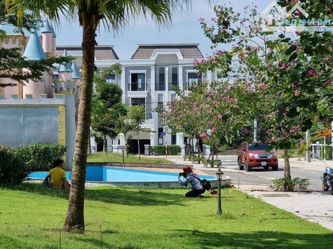 Cho thuê MB 3 tầng làm văn phòng, ở đ. xe tải lớn, chỉ 7 tr/th ngay KCN Chơn Thành 1&2