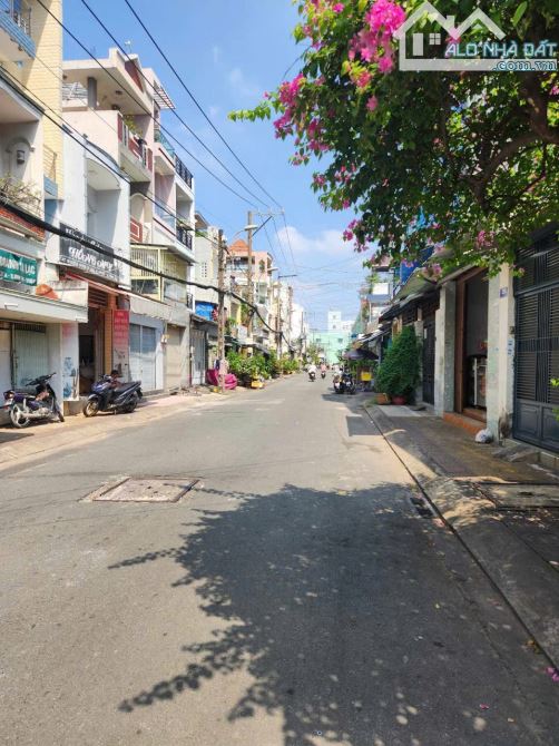 Bán nhà Phùng Tá Chu giáp Quận 6, hẻm xe hơi thông ( 7 X 10 ) sổ vuông đẹp giá chỉ 5,85t.