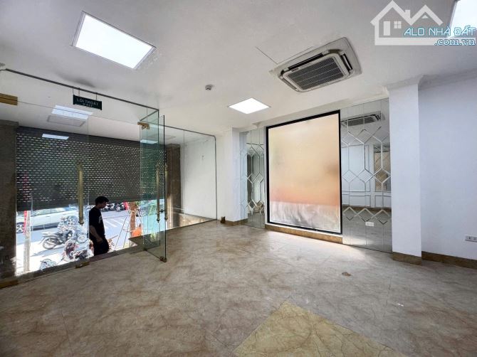 Cho Thuê Tầng 1 Mặt Phố 24 Nguyễn Văn Huyên, Cầu Giấy – Mặt Tiền 6m, Giá Chỉ 19 Triệu/Thán