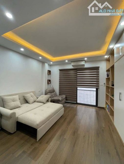 Bán nhà mặt ngõ Nguyễn Chánh, kinh doanh, ô tô tránh, vìa hè rộng, nhà đẹp