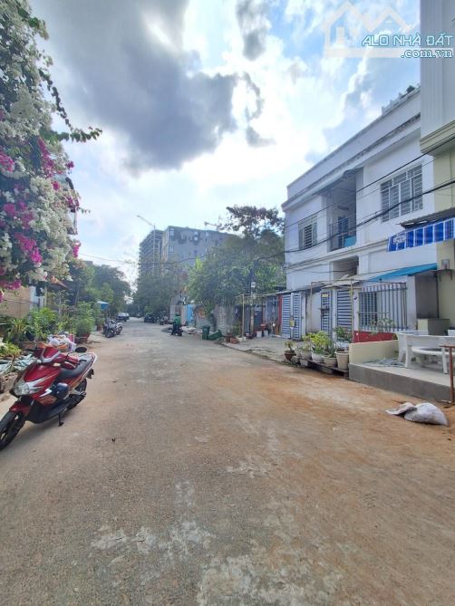 250m2 đất full thổ 10x25 MT đường 12m khu làng đại học ABC Lê văn Lương Phước kiển 21.5 tỷ