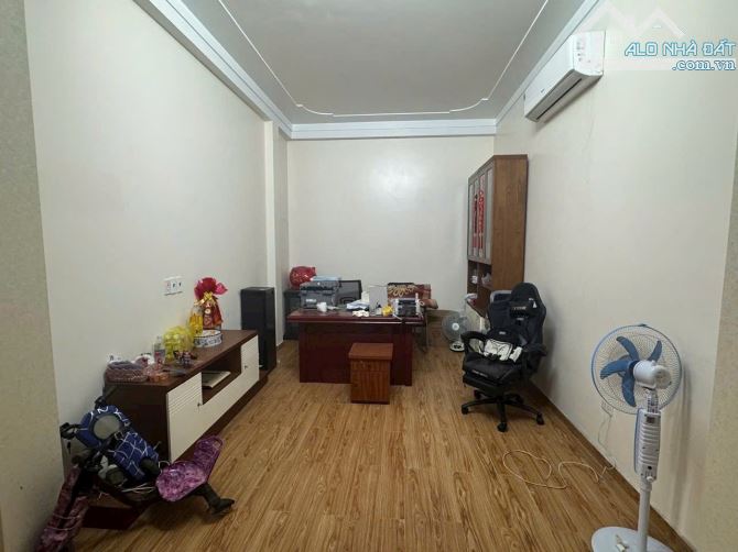 Bán căn villa sân cổng mặt ngõ thông đẹp nhất Cống Mỹ - Nam Sơn giá 4,5 tỷ - 160m2 Nhà xây