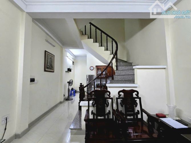 HÀNG HIẾM BÁT KHỐI - DÂN XÂY - Ô TÔ ĐỖ CỔNG - FULL NỘI THẤT 40M2- GIÁ 6,1 TỶ