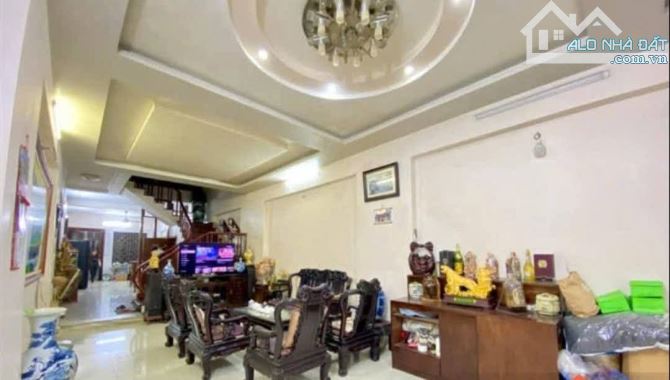 Bán nhà Mặt Đường Chợ Hàng Mới, vị trí cự đẹp