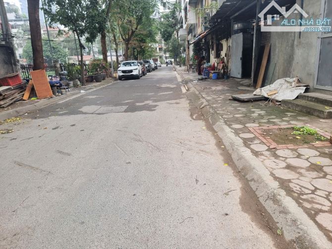 Cần bán tòa căn hộ mặt ngõ 6 Trịnh Công Sơn-Phường Nhật Tân-Tây Hồ-Hà Nội 208m2x8T, MT7.5m