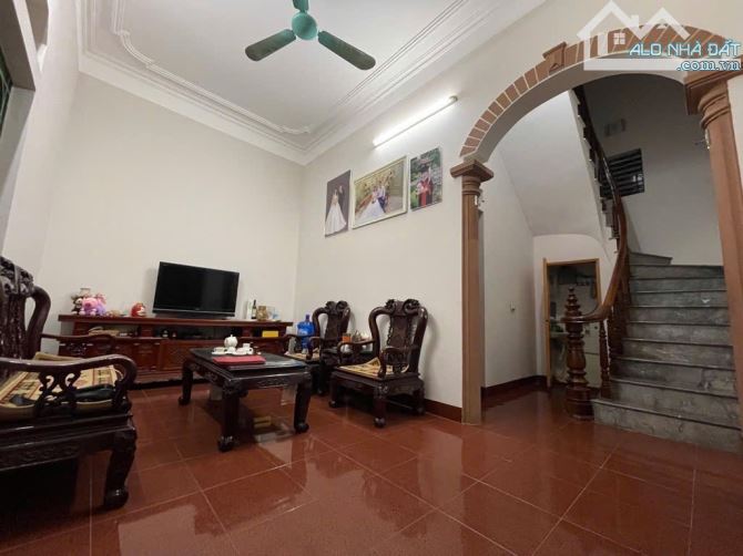 NHÀ ĐẸP DIỆN TÍCH ĐẸP, LÔ GÓC 2 MẶT TIỀN, Ô TÔ VÀO NHÀ NGÕ THÔNG TỨ TUNG