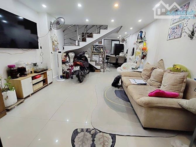 NHÀ 3/2 Q10 - HẺM 3M VÀI BƯỚC RA XE TẢI TRÁNH - 50M2 (4x12.5)- 3 TẦNG BTCT - 3PN CHỈ 8.3T